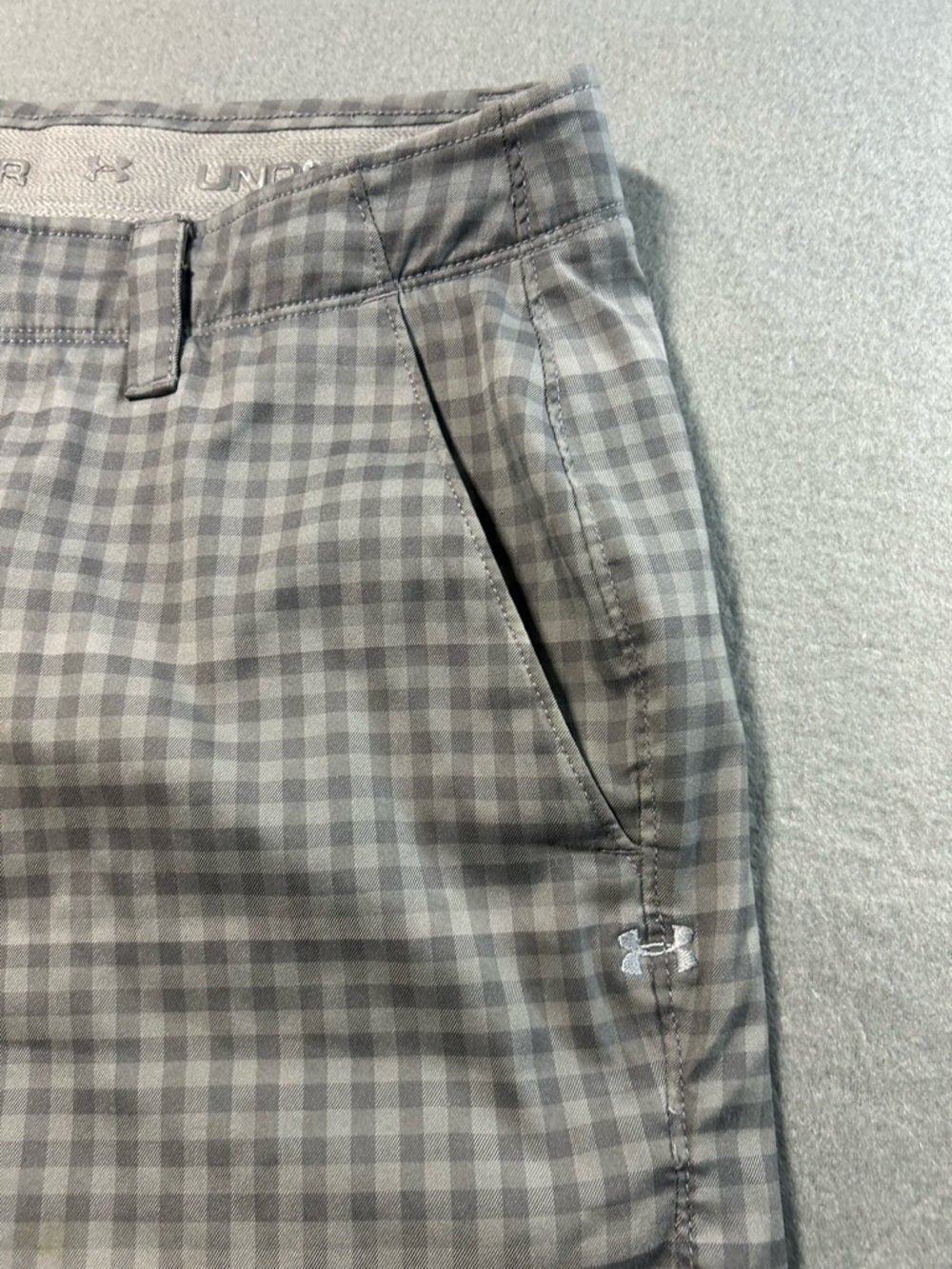 Under Armour Men’s Gray Plaid Golf Shorts - Picture 7 of 9